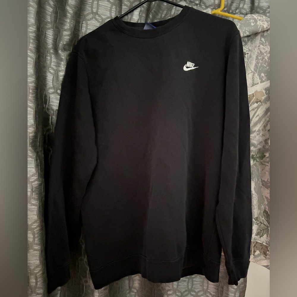 Black Nike crewneck